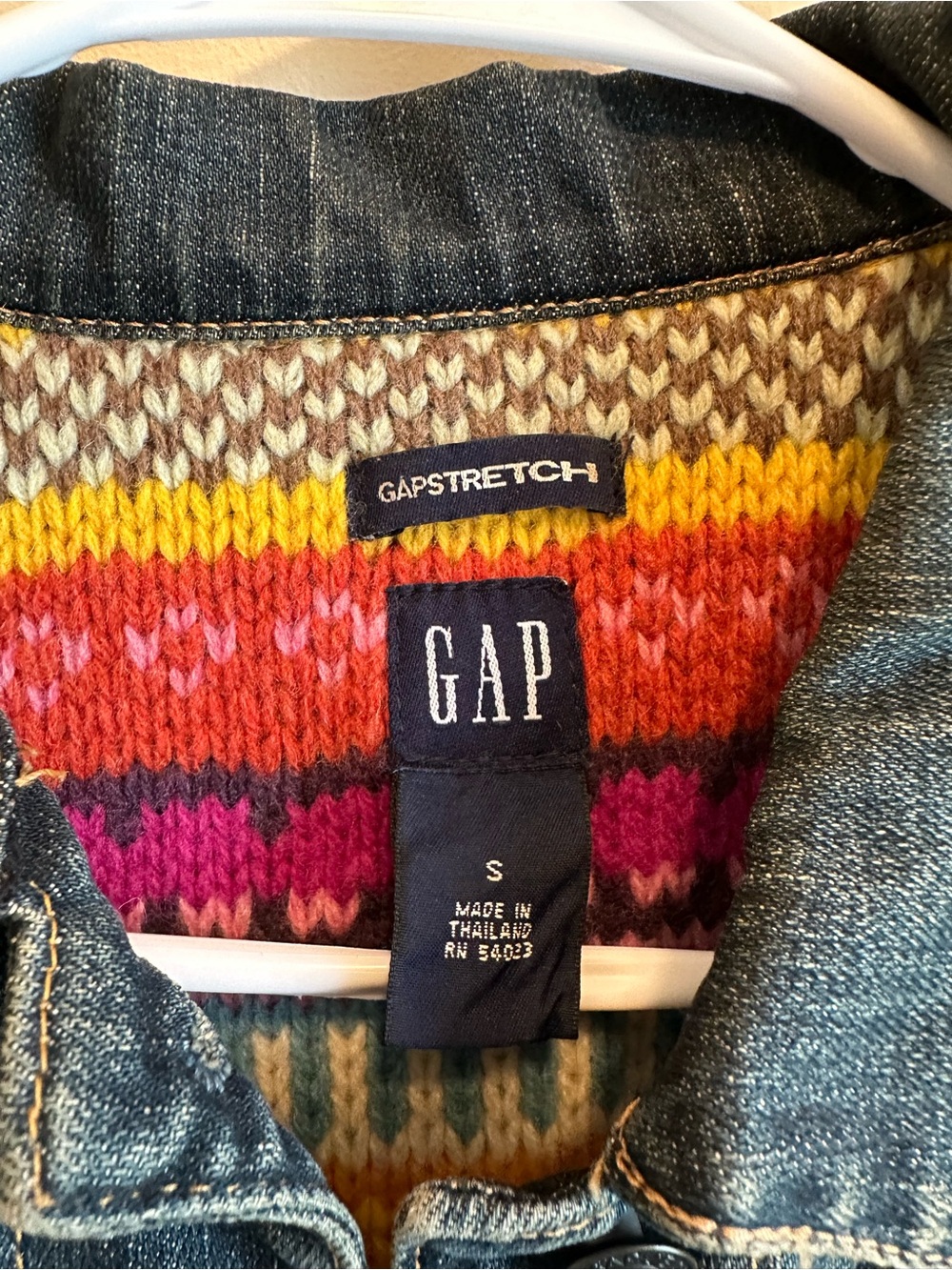 Vintage Women’s Gap Denim Trucker Jacket S Fair Isle Knit Sweater Lining Y2K - Picture 2 of 11